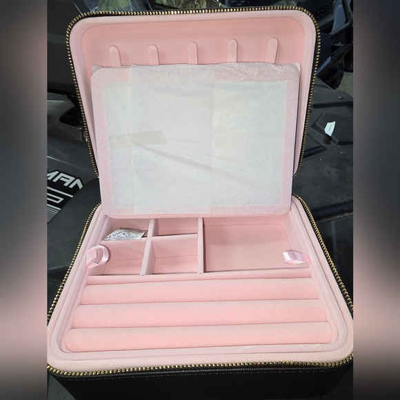 NWOTS! Pandora Black Small Textured Hard Shell Case - Picture 3 of 8